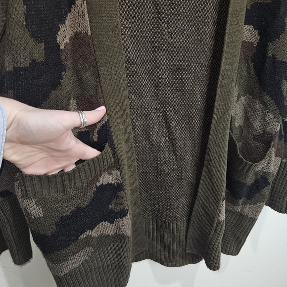 Camo Cardigan Oversized Women's Size Small Green Black Sweater Alison Andrews - Picture 5 of 12